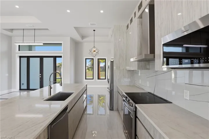 Matching quarts on island and countertops