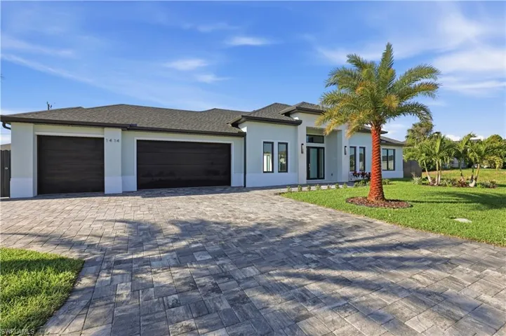 3 car garage, Sylvester Palms