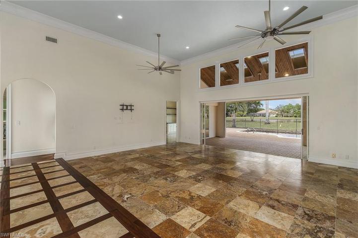 WITH POOL & LAKE VIEW