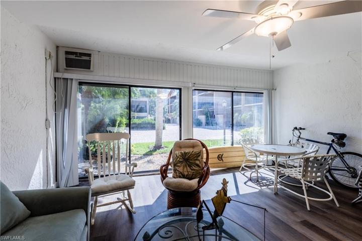 Florida room / den