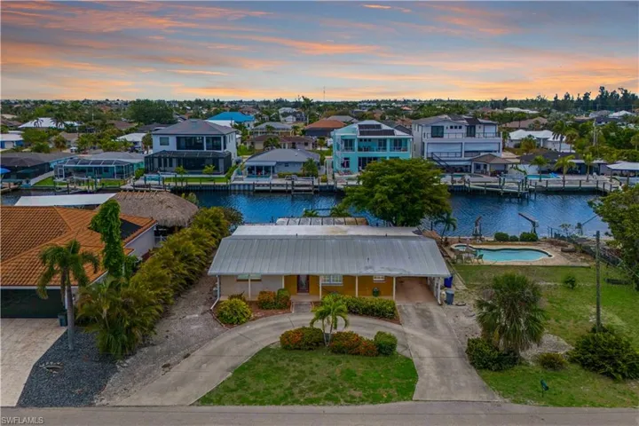 Double lot with expansive frontage in the heart of Matlacha.