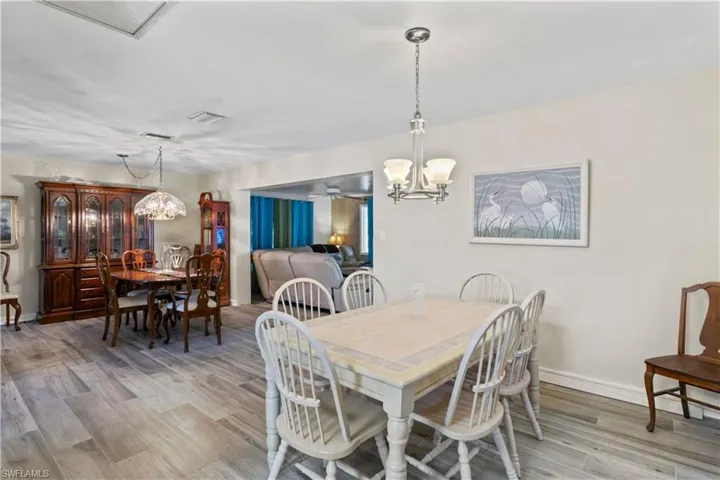 Whether you need a formal dining space, a breakfast area, or even a secondary workspace, this area adapts to your needs.