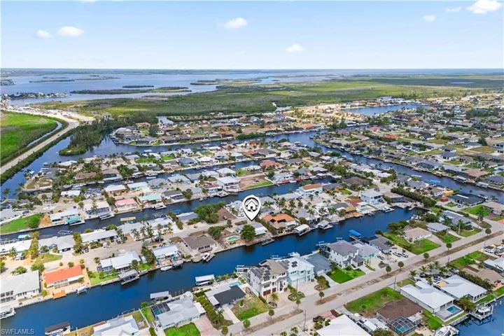 A Boater’s Paradise – Direct water access and community boat culture.