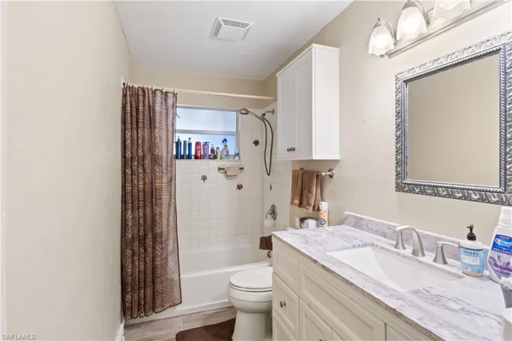 Spacious bathroom, ready for your personal touch.