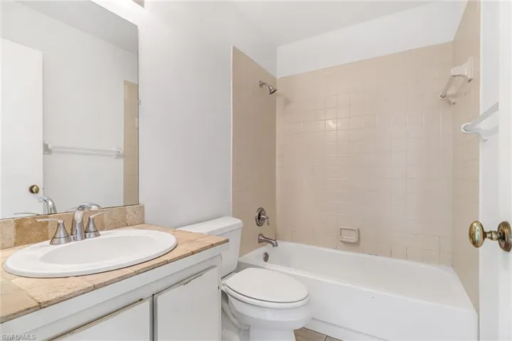 2666 Kings Lake BLVD # 202, NAPLES FL 34112