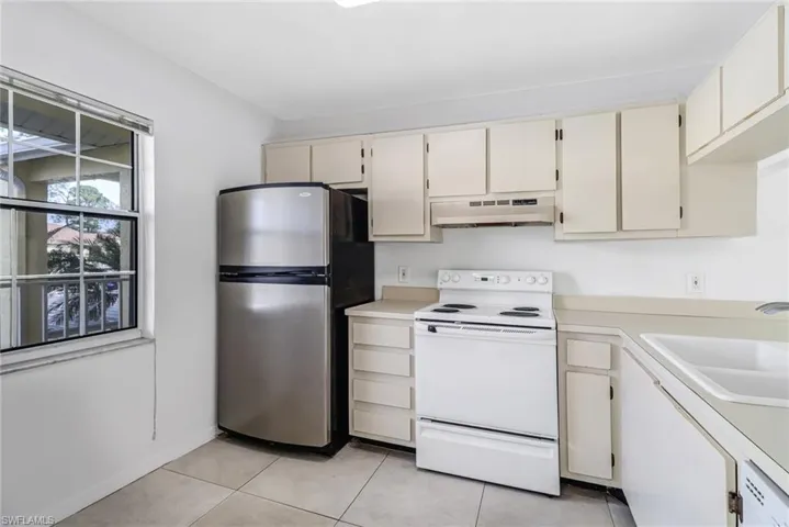 2666 Kings Lake BLVD # 202, NAPLES FL 34112