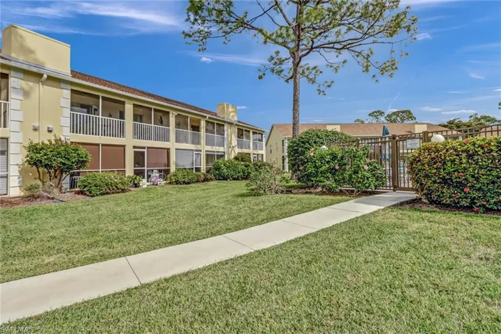 2666 Kings Lake BLVD # 202, NAPLES FL 34112