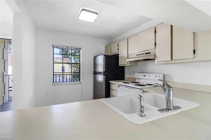 2666 Kings Lake BLVD # 202, NAPLES FL 34112