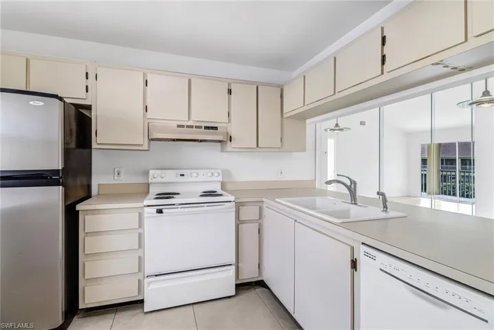 2666 Kings Lake BLVD # 202, NAPLES FL 34112
