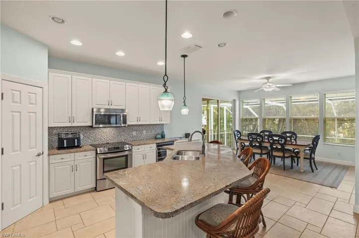 Kitchen/Breakfast Bar