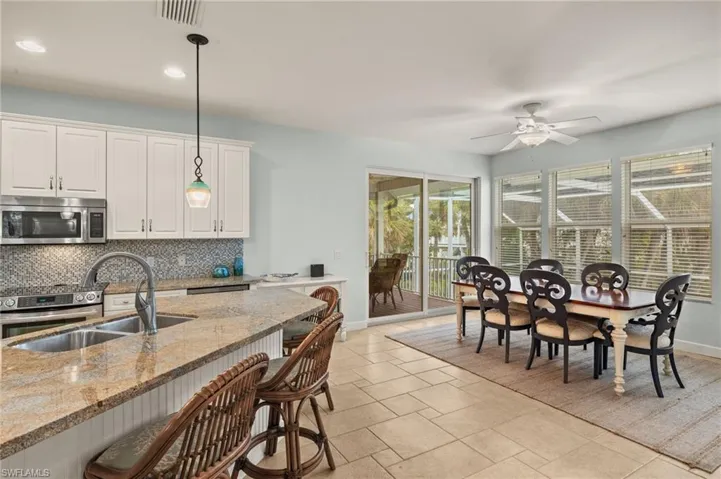 Kitchen/Breakfast Bar