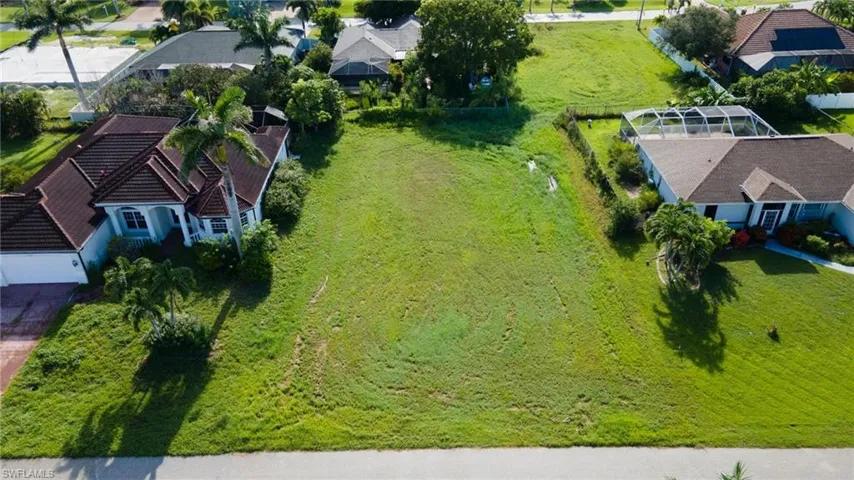 Aerial view of property and surrounding area