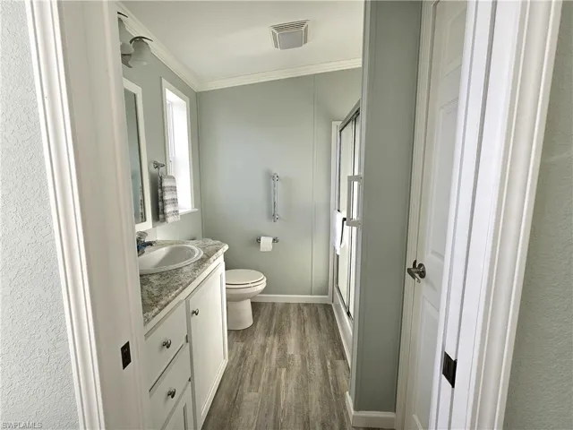Primary En-suite Bathroom
