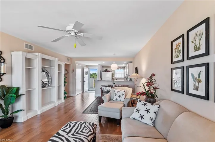 29 High Point Cir E 503, Naples, Florida 34103