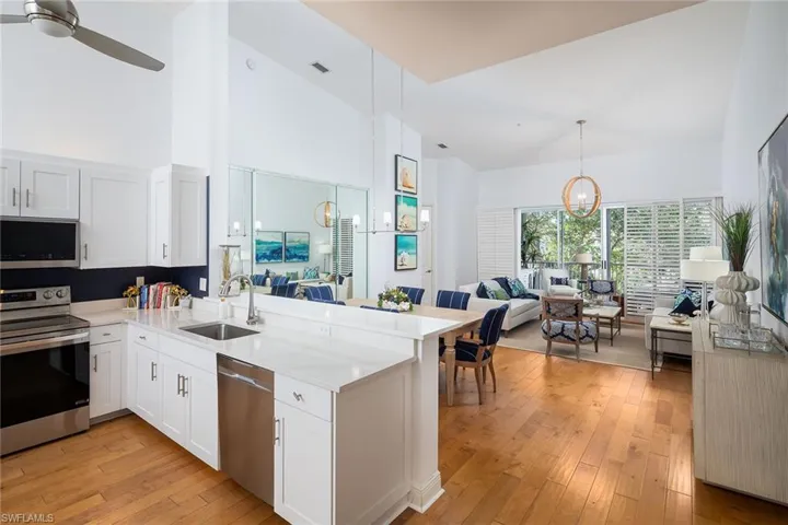 810  Breakaway  LN, Naples, FL 34108