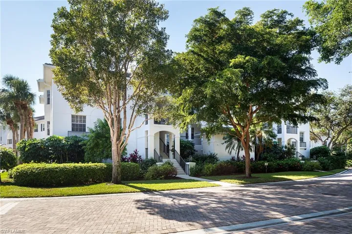 810  Breakaway  LN, Naples, FL 34108