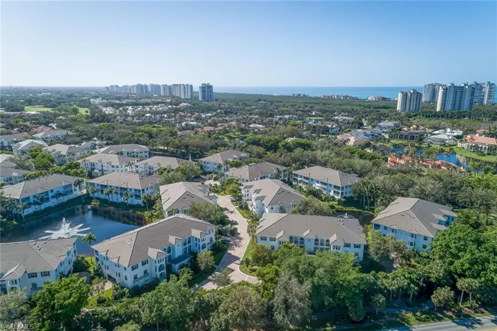810  Breakaway  LN, Naples, FL 34108