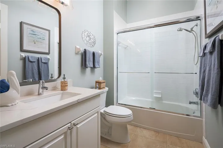 810  Breakaway  LN, Naples, FL 34108