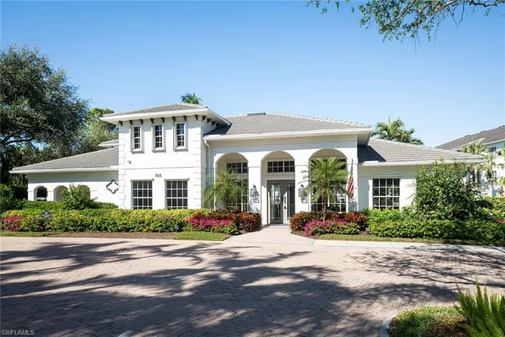 810  Breakaway  LN, Naples, FL 34108