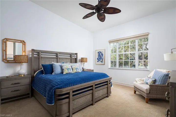 810  Breakaway  LN, Naples, FL 34108