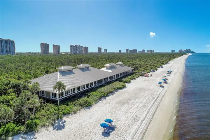 810  Breakaway  LN, Naples, FL 34108
