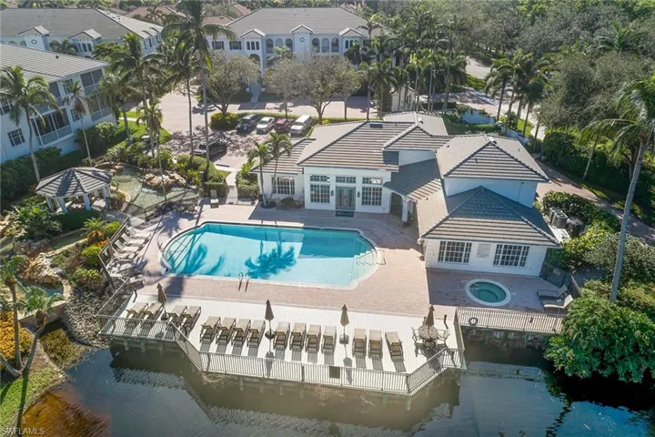 810  Breakaway  LN, Naples, FL 34108