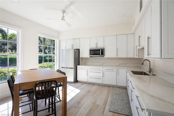 810  Breakaway  LN, Naples, FL 34108