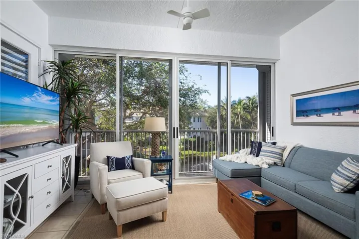 810  Breakaway  LN, Naples, FL 34108