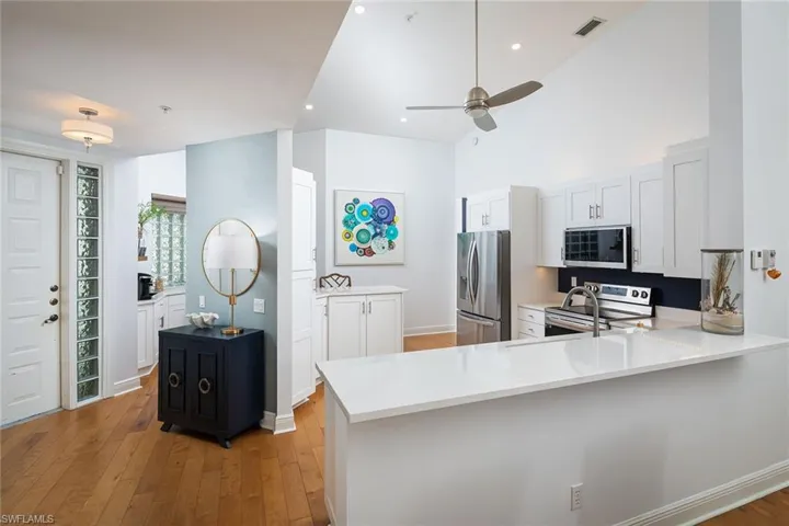 810  Breakaway  LN, Naples, FL 34108
