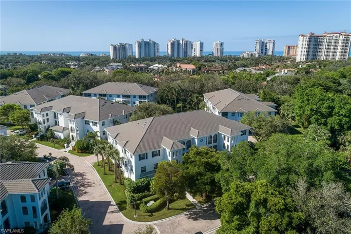 810  Breakaway  LN, Naples, FL 34108