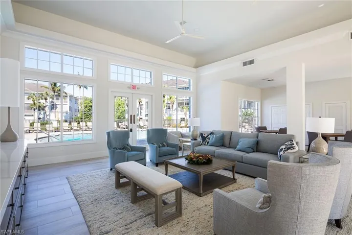810  Breakaway  LN, Naples, FL 34108