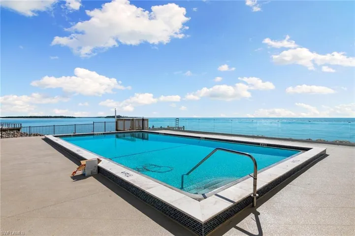 Recently updated with clear fencing on the Caxambas Pass side