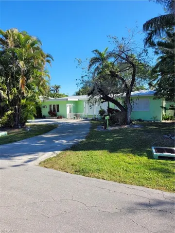 870  Forest  AVE, Naples, FL 34102