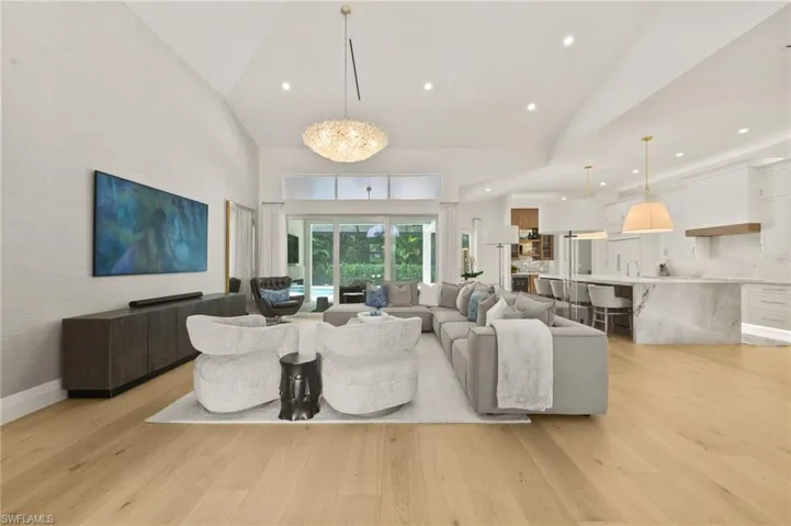 6689 Mill Run Cir, Naples, Florida 34109