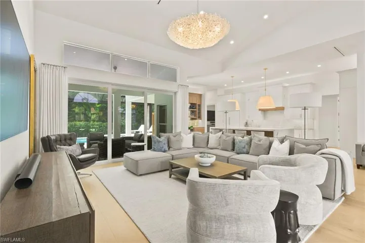 6689 Mill Run Cir, Naples, Florida 34109