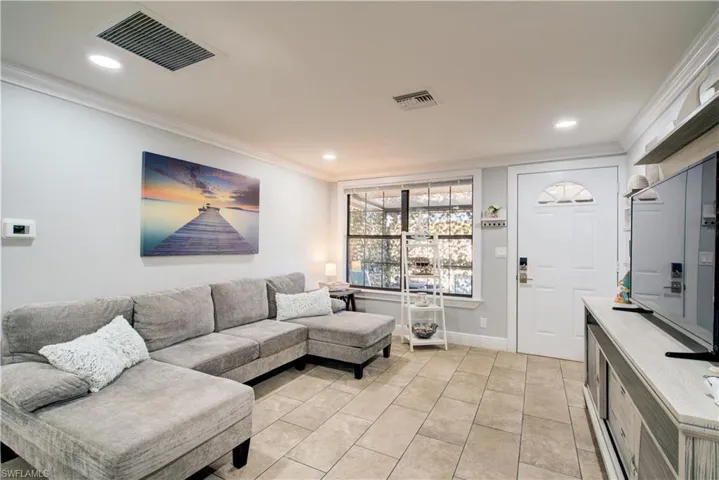 5322  Treetops  DR, Naples, FL 34113