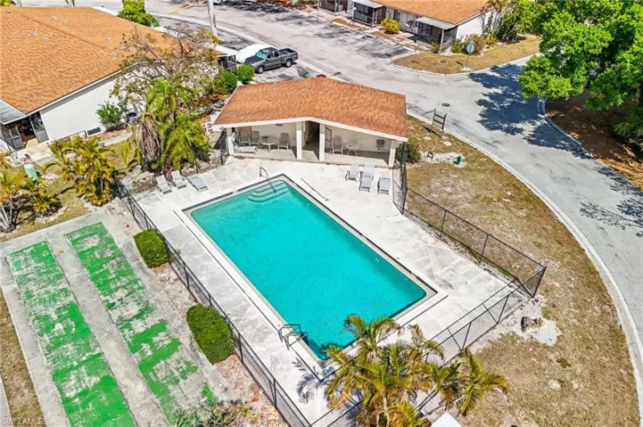 5322  Treetops  DR, Naples, FL 34113