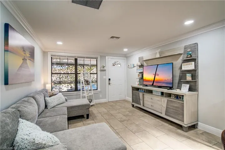 5322  Treetops  DR, Naples, FL 34113