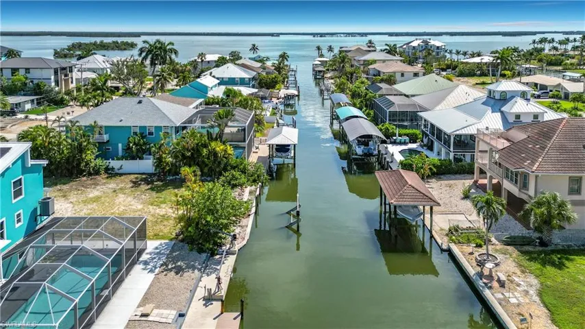 200 Curlew St, Fort Myers Beach, Florida 33931