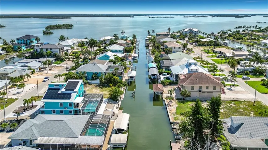 200 Curlew St, Fort Myers Beach, Florida 33931