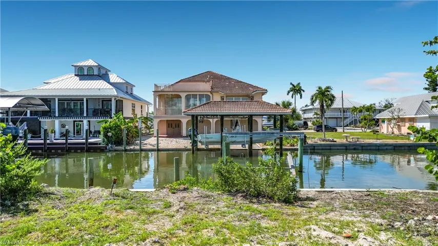 200 Curlew St, Fort Myers Beach, Florida 33931