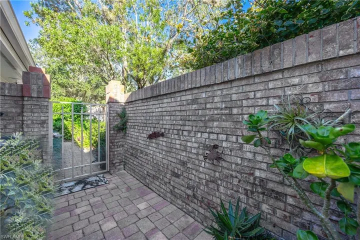 6618  Trident  WAY, Naples, FL 34108
