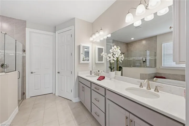 18699 Ensenada Dr, Naples, Florida 34114