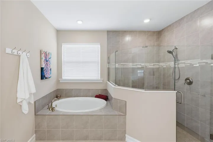 18699 Ensenada Dr, Naples, Florida 34114