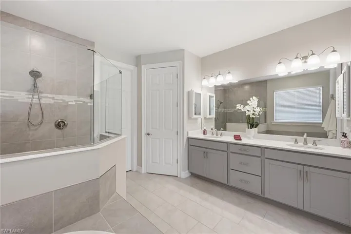 18699 Ensenada Dr, Naples, Florida 34114
