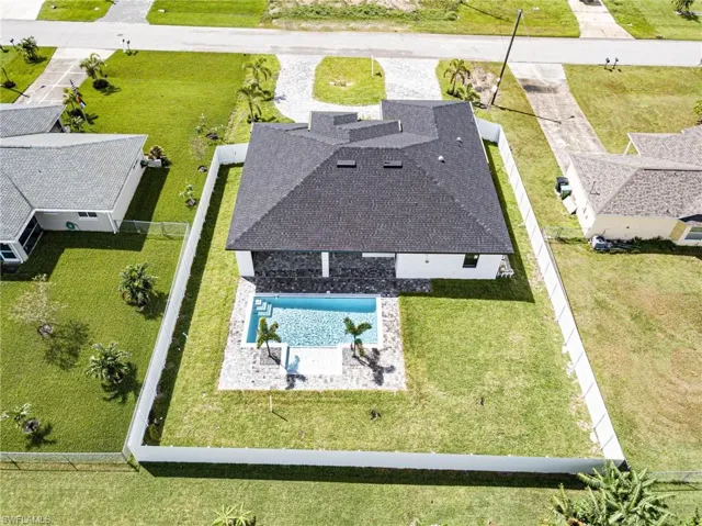 Birds eye view of property