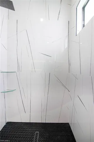 Room details featuring a tile shower