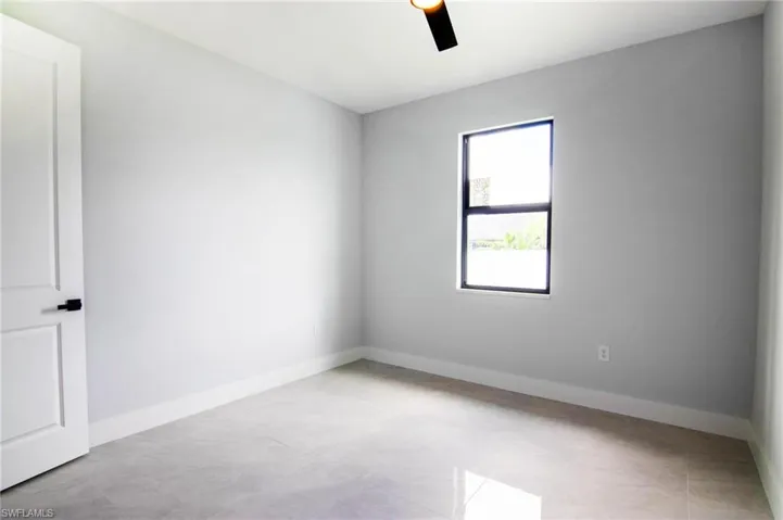 Empty room with ceiling fan
