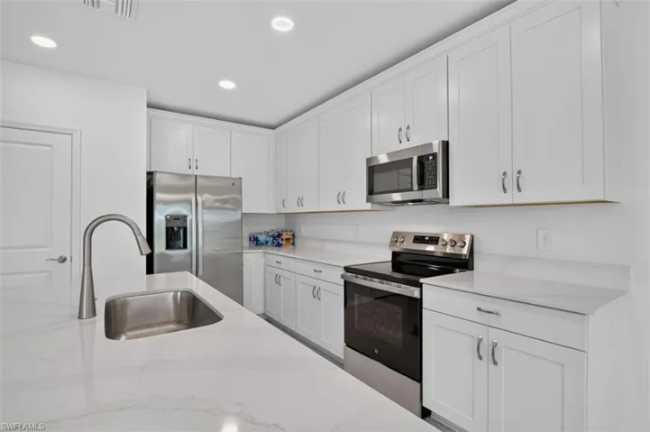 243 Lakeside Breeze Way, Lehigh Acres, Florida 33936