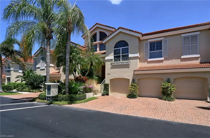 267 Colonade Cir 2704, Naples, Florida 34103